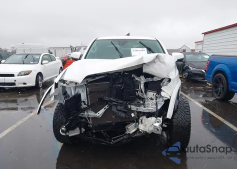 2022 Toyota Tacoma Sr5 V6 z USA, uszkodzony, nr VIN 3TYCZ5AN3NT104162